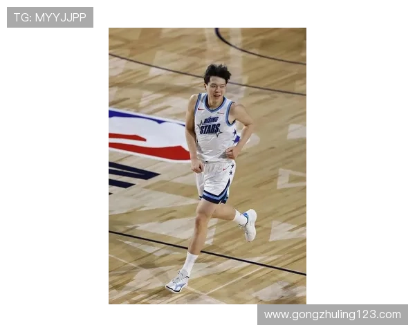 杨瀚森新秀赛三分开心想约基奇